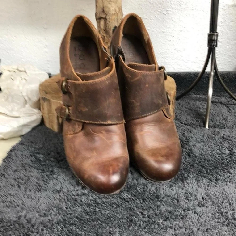 b.o.c. Brown Leather Ankle Boots with Distressed‎ Finish